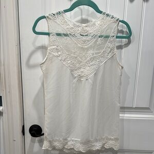 Elegant Lace Sleeveless Top